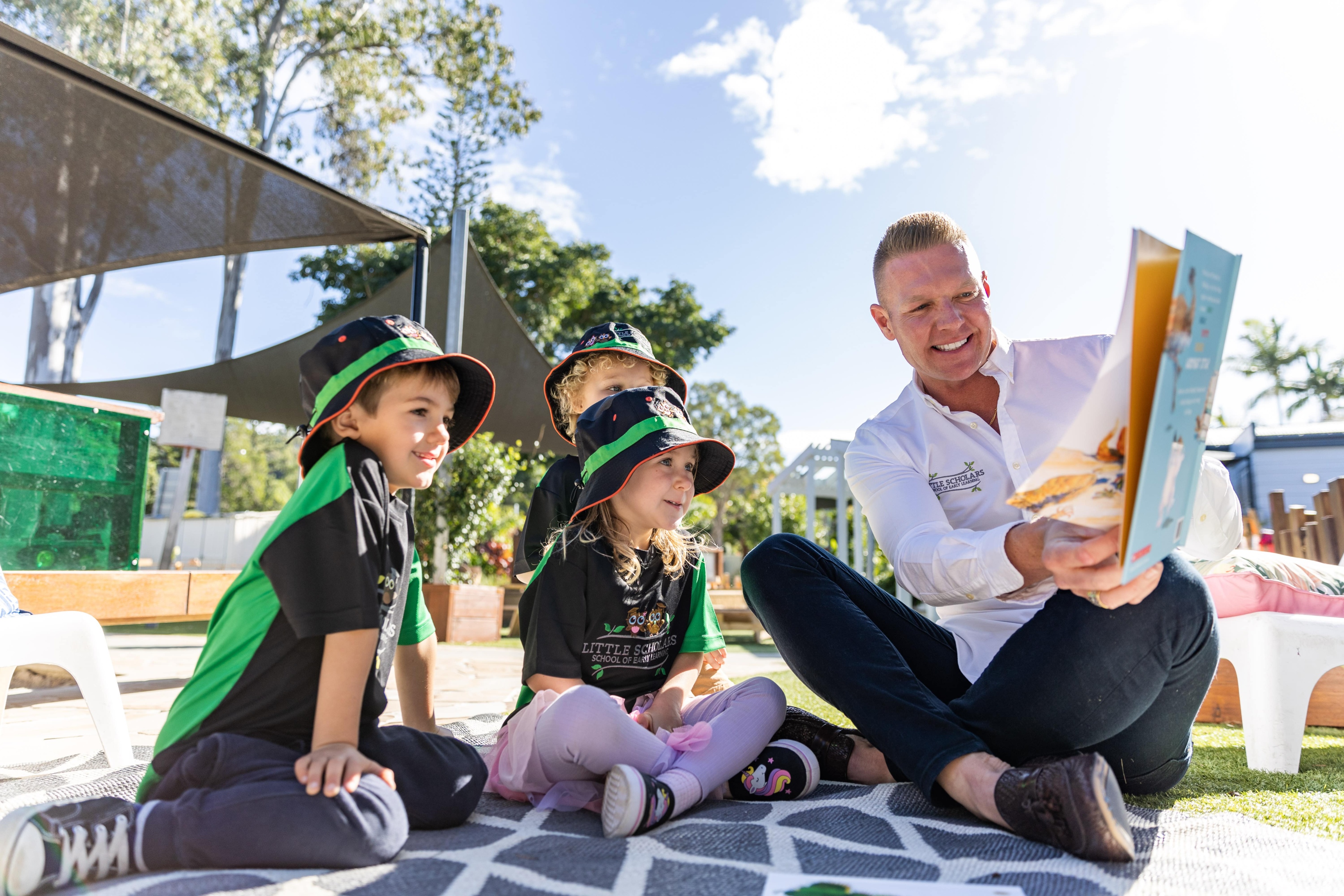 Jae Fraser Reading Books To Little Scholar Kids